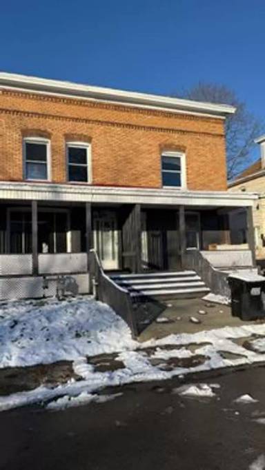 Main picture of 303 Phillips St