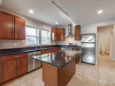 Main picture of 2033 Bland Pl