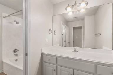 Main picture of 210 Sterling St