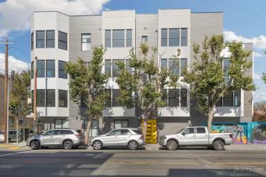 Main picture of 999 S Van Ness Ave