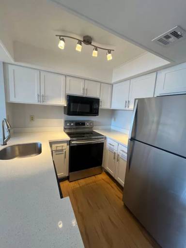 Main picture of 752 Executive Center Dr