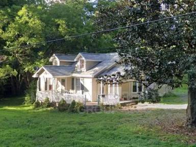 Main picture of 1722 Glenn School Rd