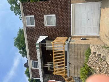 Main picture of 2657 Woodstock Ave