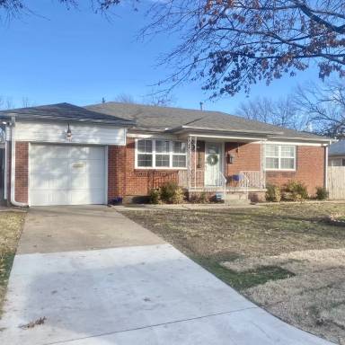 Main picture of 2667 S Urbana Ave