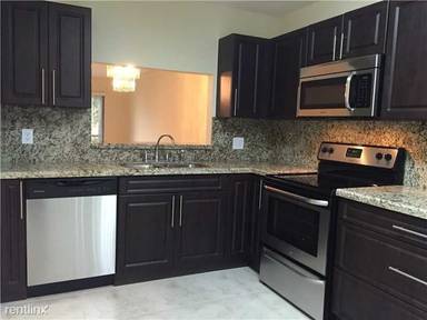 Main picture of 445 Lakeview Dr