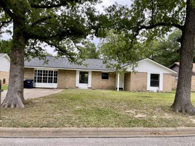 Main picture of 2819 Adrienne Dr