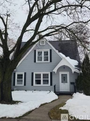 Main picture of 704 Marygold St