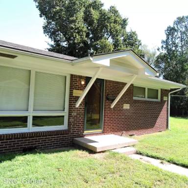 Main picture of 2240 S Wichita St