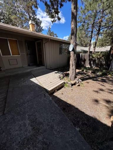 Main picture of 449 SE 6th St