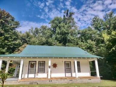 Main picture of 4677 Hooper Hwy