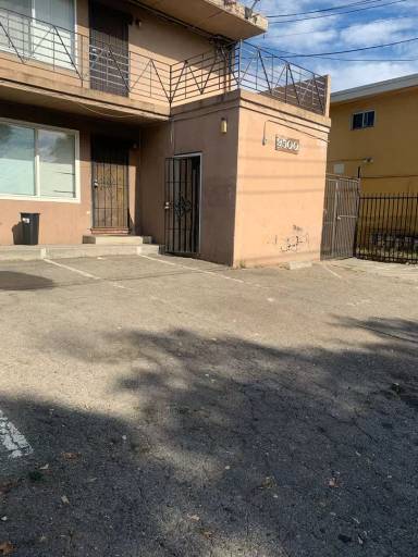 Main picture of 9500 Bancroft Ave