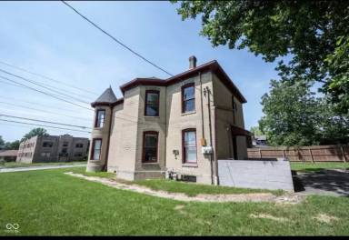 Main picture of 4626 E Washington St