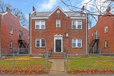Main picture of 449 Mellon St SE