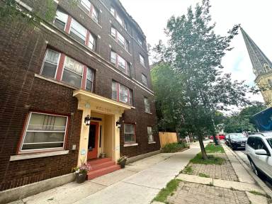 Main picture of 913 E Juneau Ave