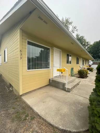 Main picture of 633 Airway Ave