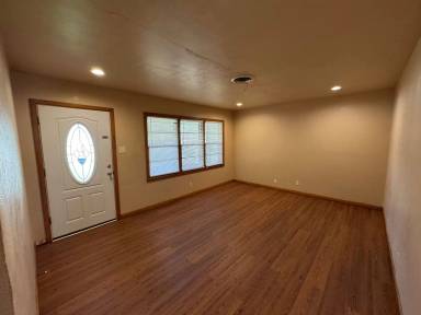 Main picture of 1005 N Willard Dr