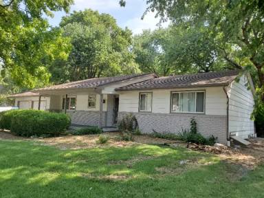 Main picture of 1670 N Wood Dr