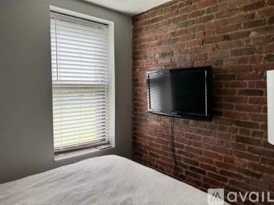 Main picture of 283 W 3rd St