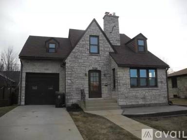Main picture of 946 W Shore Dr