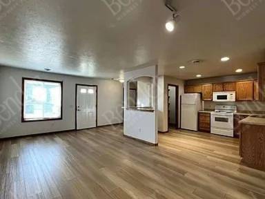 Main picture of 322 N 9th Ave