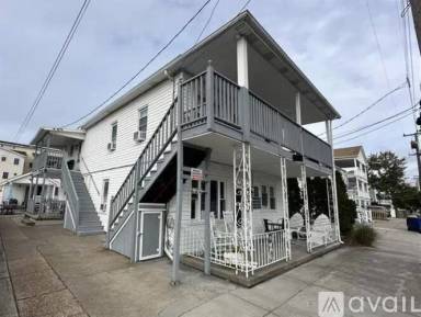Main picture of 148 E Burk Ave