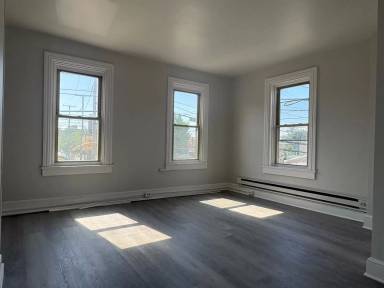 Main picture of 879 N Prince St
