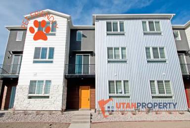 Main picture of 1055 W 400 S