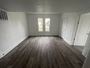 Main picture of 308 W Eureka St