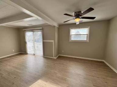 Main picture of 1 Warren Lodge Ct