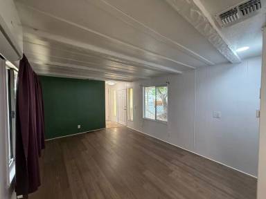 Main picture of 2915 E Thompson Ave