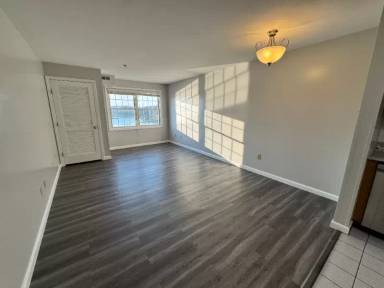 Main picture of 20 Heaths Ct