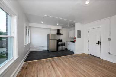 Main picture of 1384 W 83rd St