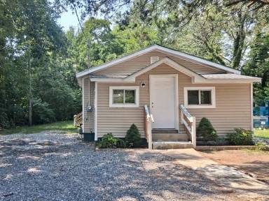 Main picture of 8 Sunset Ln