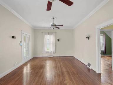 Main picture of 1211 W Broadway St