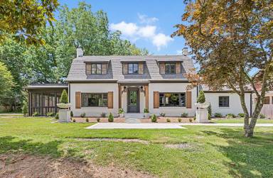 Main picture of 2 Northwood Ave