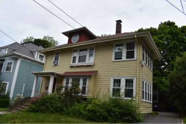 Main picture of 133 Coolidge St