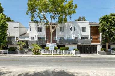 Main picture of 11101 Aqua Vista St