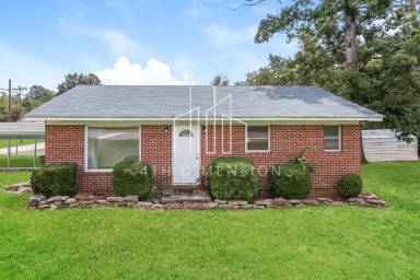 Main picture of 101 S Bethel St