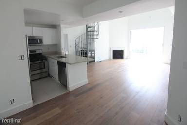 Main picture of 884 Palm Ave