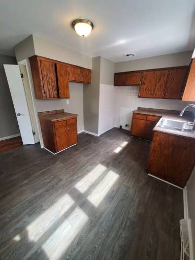 Main picture of 5834 N 93rd St
