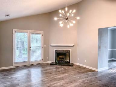 Main picture of 499 Coronation Dr