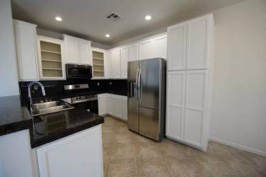 Main picture of 13578 W Cypress St