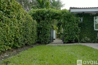 Main picture of 6500 SW 74th St