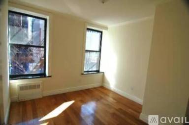 Main picture of 321 W 16th St