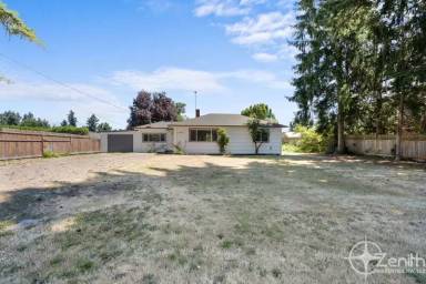 Main picture of 4207 NE 59th Ave