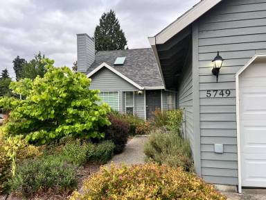 Main picture of 5749 NE Harvest St