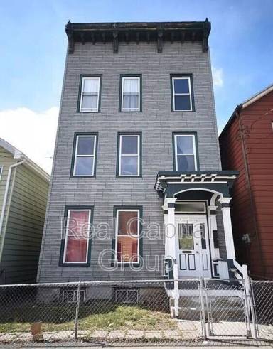 Main picture of 137 Main St