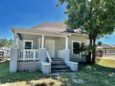 Main picture of 531 W 16th St