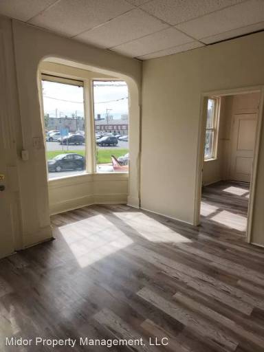 Main picture of 158 S Pershing Ave