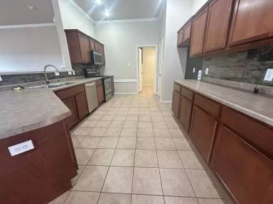 Main picture of 10601 Clinton Ave
